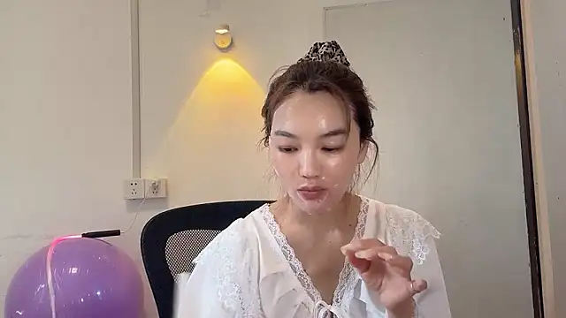 leilei998 online show from April 15, 2026, 7:15 am