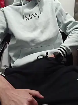 Snapshot of Skinboy06 chatting on March 22, 2026, 5:49 pm Skinboy06 online show from March 22, 2026, 5:49 pm