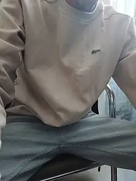 Snapshot of Skinboy06 chatting on March 24, 2026, 11:04 am Skinboy06 online show from March 24, 2026, 11:04 am