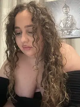 CurlyMaddie online show from April 6, 2026, 6:20 pm