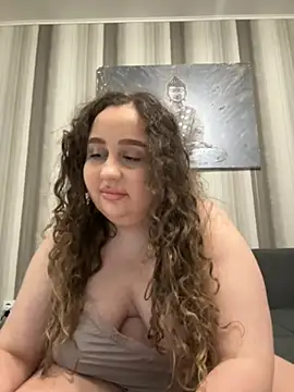 CurlyMaddie online show from April 8, 2026, 5:57 pm