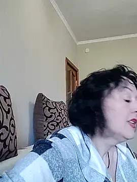 HelgaDennis online show from April 15, 2026, 6:53 am