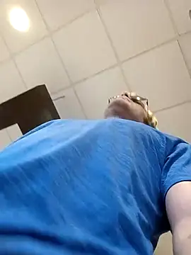 Snapshot of Zeppfann3377 chatting on April 1, 2026, 11:33 am Zeppfann3377 online show from April 1, 2026, 11:33 am