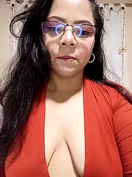 ROUSSE SINCLAIR online show from April 15, 2026, 7:58 pm