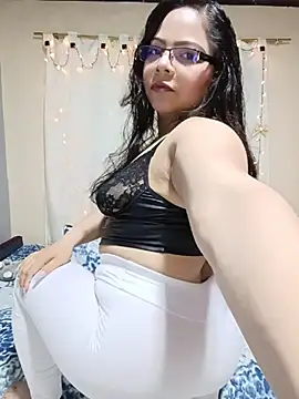 ROUSSE SINCLAIR online show from April 18, 2026, 10:54 pm