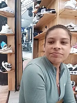 alanna6950 online show from May 11, 2026, 4:59 pm