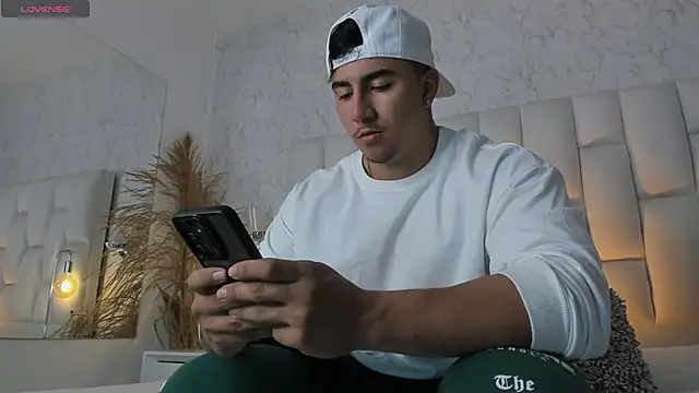 Snapshot of Zane_cruz chatting on March 24, 2026, 11:59 am Zane cruz online show from March 24, 2026, 11:59 am