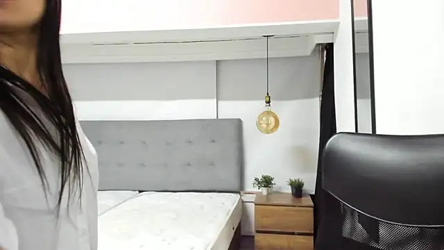 Snapshot of LindaCatalina_ chatting on March 27, 2026, 1:11 pm LindaCatalina online show from March 27, 2026, 1:11 pm