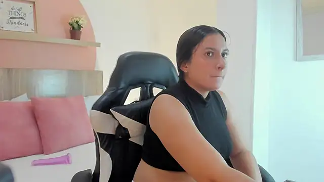 Snapshot of kira_relish chatting on March 27, 2026, 1:00 pm kira relish online show from March 27, 2026, 1:00 pm