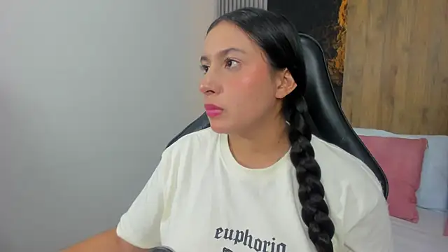 Snapshot of kira_relish chatting on May 8, 2026, 12:43 pm kira relish online show from May 8, 2026, 12:43 pm