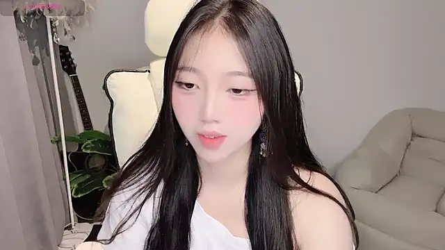 Yukiy8877 online show from May 10, 2026, 11:37 am