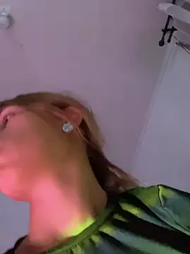 Snapshot of Andreakriss chatting on April 4, 2026, 2:10 am Andreakriss online show from April 4, 2026, 2:10 am