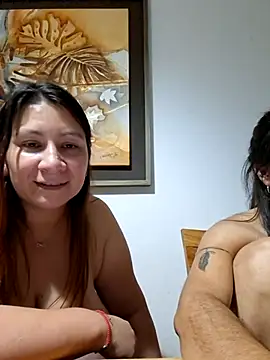 Snapshot of Gia-and-Lara chatting on April 9, 2026, 12:32 am Gia-and-Lara online show from April 9, 2026, 12:32 am
