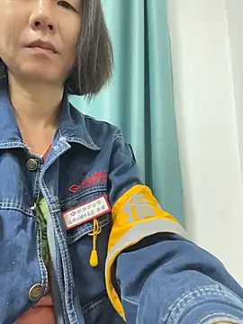 lilysister66 online show from June 13, 2026, 1:09 pm