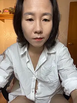 lilysister66 online show from June 29, 2026, 6:08 pm