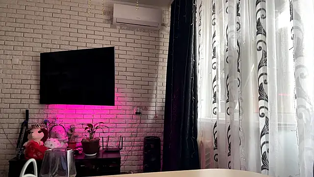 ElmiraDabato online show from April 7, 2026, 7:09 am