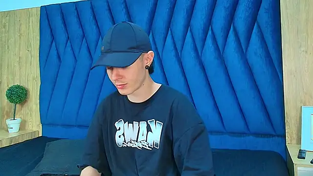 Snapshot of lio____ chatting on April 7, 2026, 3:18 am lio online show from April 7, 2026, 3:18 am