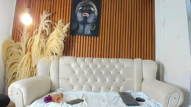 Brenda Thomp online show from June 13, 2026, 3:37 am