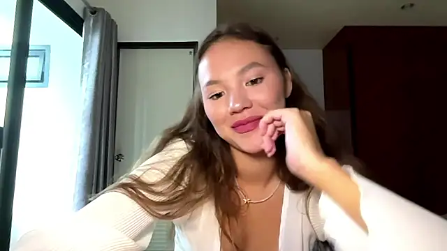 Snapshot of kamila_18_french chatting on April 9, 2026, 6:19 am kamila 18 french online show from April 9, 2026, 6:19 am