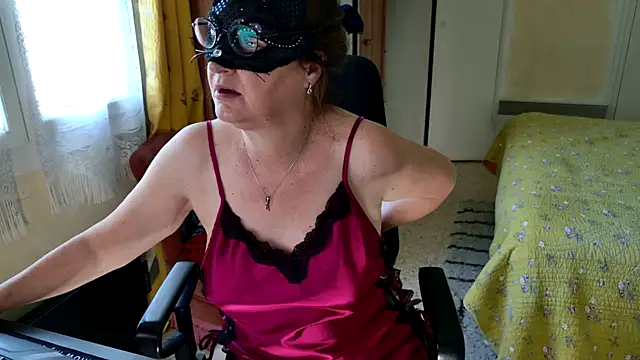 Snapshot of Chrismaturefrench chatting on June 11, 2026, 3:54 pm Chrismaturefrench online show from June 11, 2026, 3:54 pm