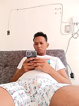 Snapshot of venezolano25 chatting on March 26, 2026, 6:35 pm venezolano25 online show from March 26, 2026, 6:35 pm