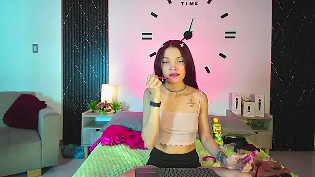 aurora petitee online show from April 23, 2026, 1:13 pm