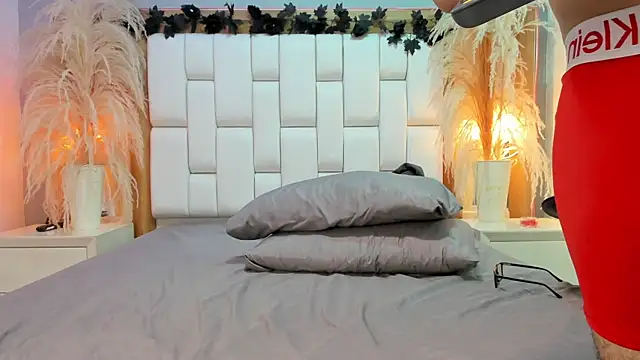 DylanLuxe online show from April 15, 2026, 2:40 am