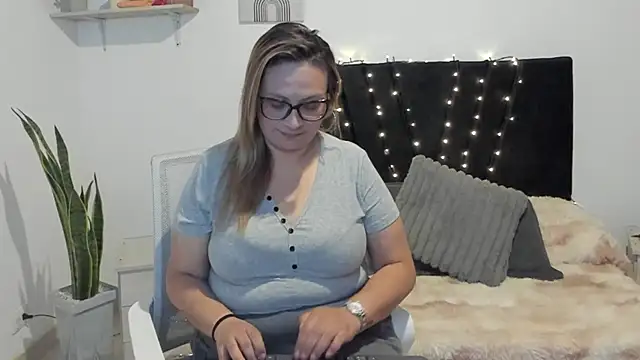 Just evangeline online show from April 1, 2026, 2:36 pm