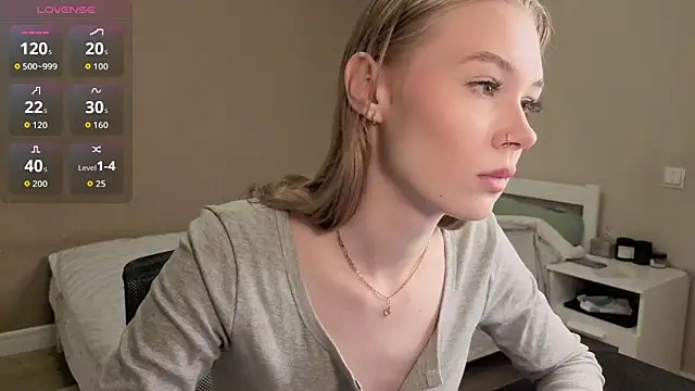 Snapshot of Sellina_moon chatting on April 22, 2026, 2:14 am Sellina moon online show from April 22, 2026, 2:14 am
