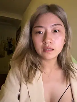 Olivia PINK0322 online show from May 11, 2026, 2:45 pm
