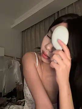 jolie 33 online show from May 8, 2026, 1:05 pm