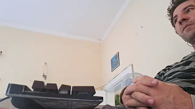 Sueliton2 online show from April 12, 2026, 5:40 pm