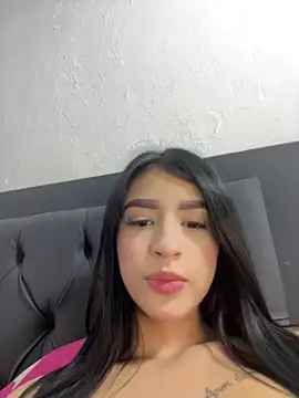 Snapshot of Hannaa_blondee chatting on April 8, 2026, 12:32 am Hannaa blondee online show from April 8, 2026, 12:32 am