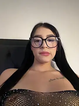Snapshot of Hannaa_blondee chatting on April 24, 2026, 10:45 pm Hannaa blondee online show from April 24, 2026, 10:45 pm