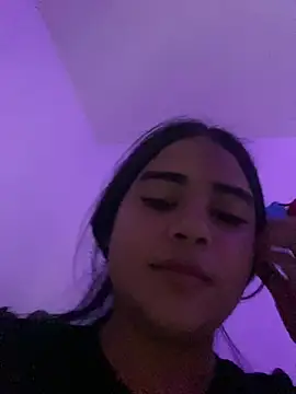 Snapshot of Valerials chatting on April 14, 2026, 9:21 pm Valerials online show from April 14, 2026, 9:21 pm