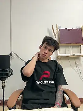 zzzzppp3 online show from April 20, 2026, 2:25 am
