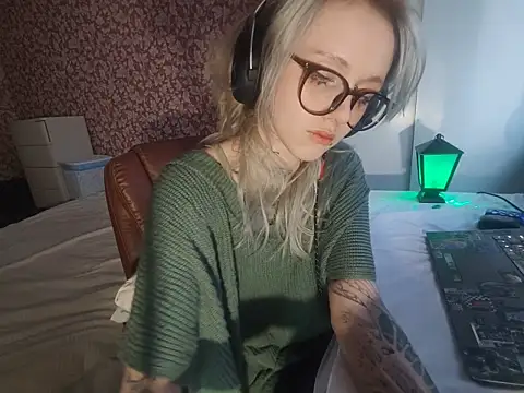 StijenaHunt online show from April 18, 2026, 1:37 pm