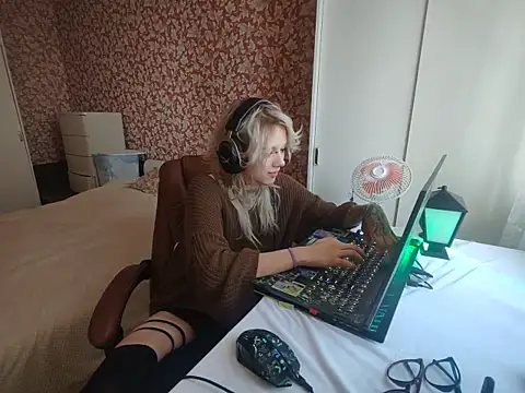 StijenaHunt online show from April 27, 2026, 1:20 pm