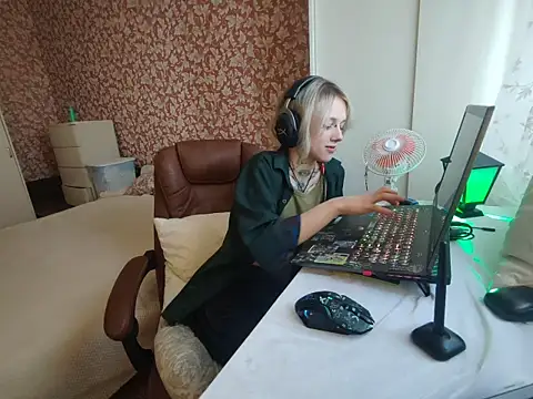 StijenaHunt online show from April 30, 2026, 1:28 pm