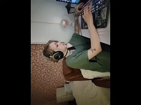 StijenaHunt online show from May 1, 2026, 2:32 pm