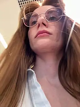 FReyja 44 online show from May 19, 2026, 8:09 am