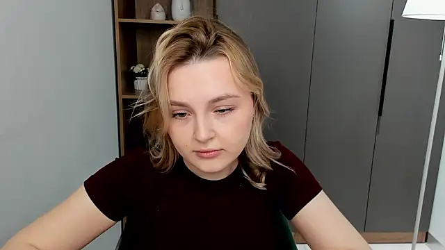 Snapshot of LorriMonz chatting on March 26, 2026, 6:41 am LorriMonz online show from March 26, 2026, 6:41 am