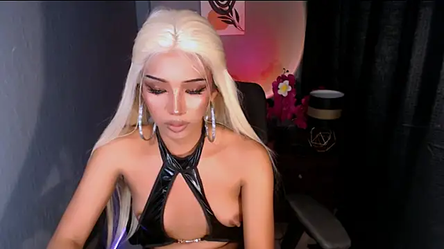Snapshot of xEllaineCumsLotx chatting on May 2, 2026, 4:45 pm xEllaineCumsLotx online show from May 2, 2026, 4:45 pm