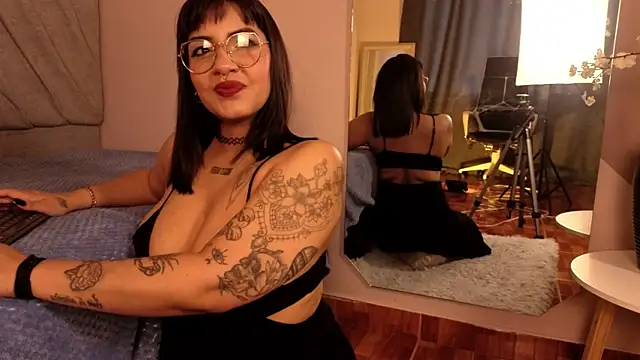 dania22  online show from June 8, 2026, 2:28 pm