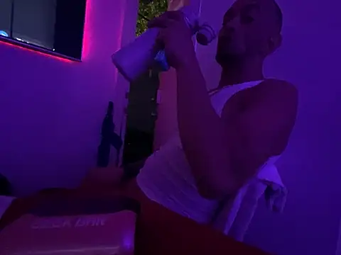 Snapshot of hpcouplee420 chatting on April 5, 2026, 5:59 am hpcouplee420 online show from April 5, 2026, 5:59 am