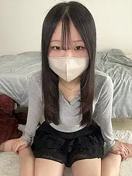 momo chi o0 online show from April 18, 2026, 2:37 am