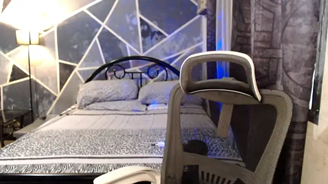 demeterfoxx online show from April 4, 2026, 1:04 am