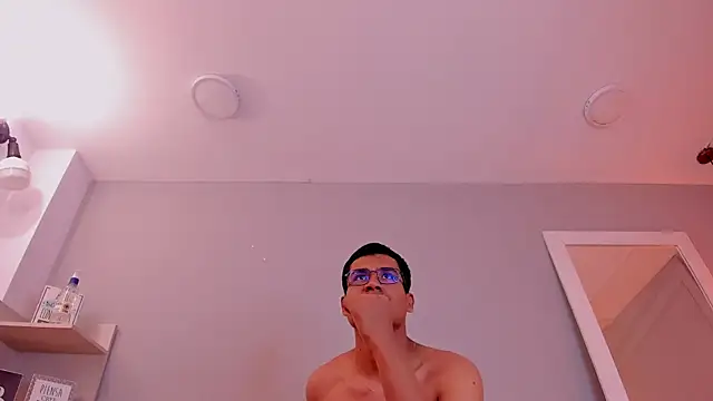 Snapshot of ThiagoVega_ chatting on April 3, 2026, 3:59 am ThiagoVega online show from April 3, 2026, 3:59 am