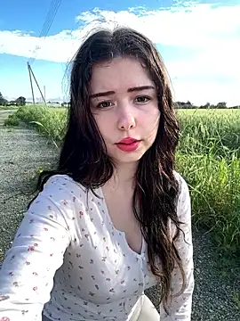 leiawifey online show from April 6, 2026, 2:18 pm