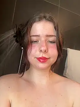 leiawifey online show from April 7, 2026, 2:39 pm